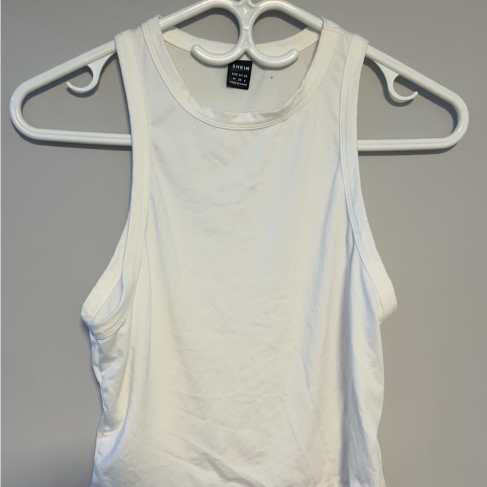 SHEIN 4pcs Pack Crew Neck Tank Tops - Picture 7 of 10